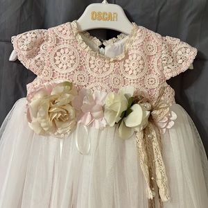 Beautiful infant girls dress from Dubai boutique. Worn once.
